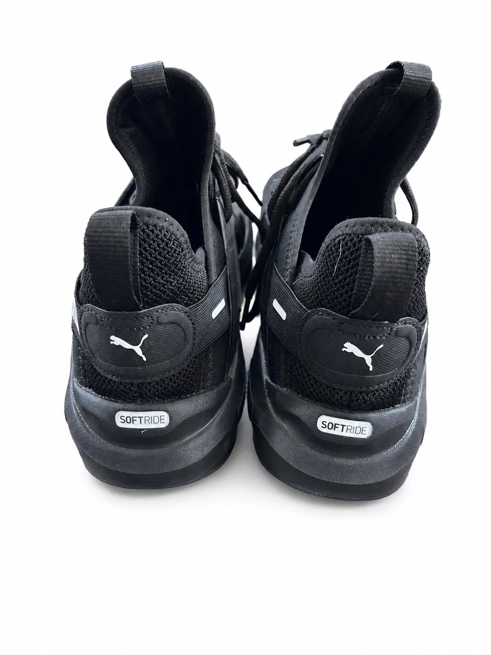 Black Men’s Pumas Excellent Condition